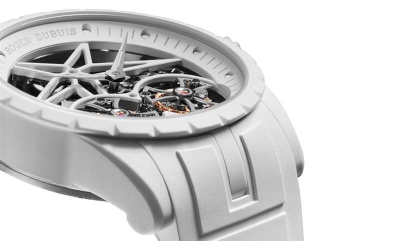 制表界首見至輕素材加持！ 越夜越光的Roger Dubuis Excalibur Twofold
