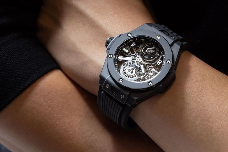 HUBLOT - 開創高性能復雜功能腕表的全新面貌宇舶大爆炸系列魔力黑陶瓷陀飛輪腕表