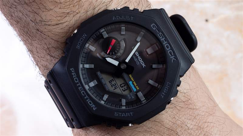動手操作：卡西歐 G-Shock GA-B2100 手表，配備堅固的太陽能和藍牙