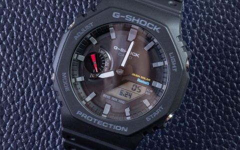 動手操作：卡西歐 G-Shock GA-B2100 手表，配備堅固的太陽能和藍牙