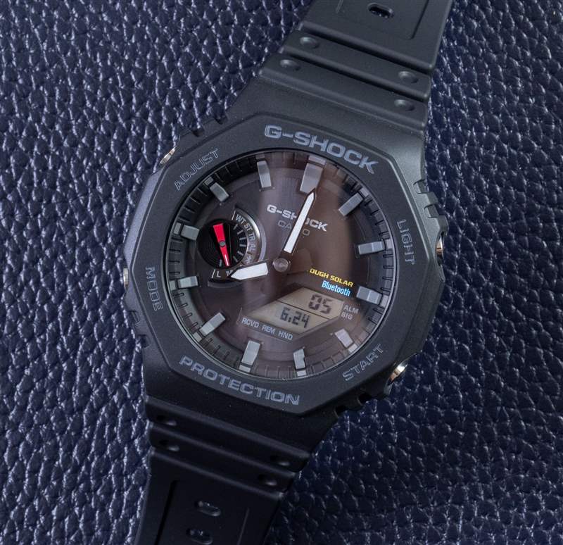 動手操作：卡西歐 G-Shock GA-B2100 手表，配備堅固的太陽能和藍牙