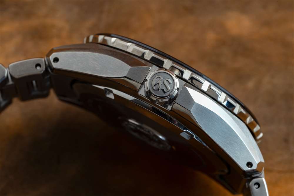 Grand Seiko Spring Drive Diver SLGA015 表冠。