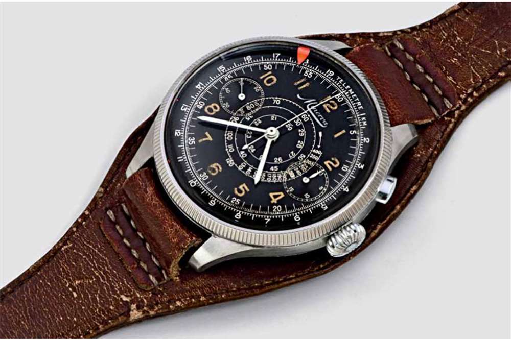一款復古的 Minerva 計時碼表，啟發了全新的萬寶龍 1858 Minerva Red Arrow Monopusher Chronograph。