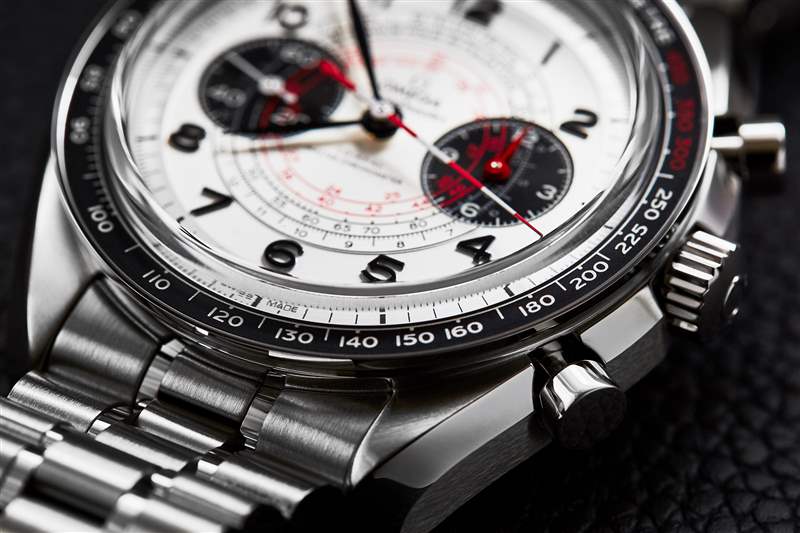 推出歐米茄Speedmaster Chronoscope同軸至臻天文臺(tái)計(jì)時(shí)碼表，配備測(cè)速儀、測(cè)距儀和脈搏計(jì)