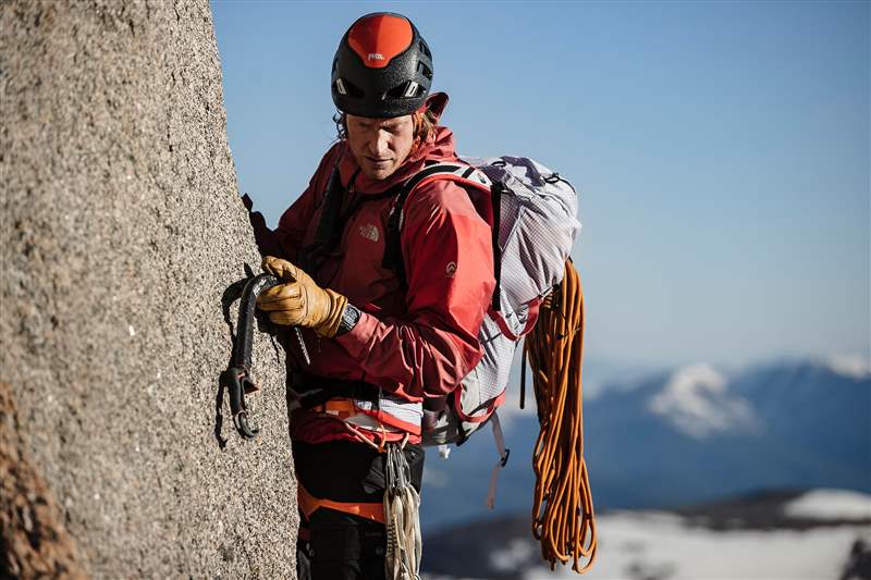 隆重推出江詩丹頓Overseas“Everest”鈦金屬計時碼表和雙時區(qū)限量版