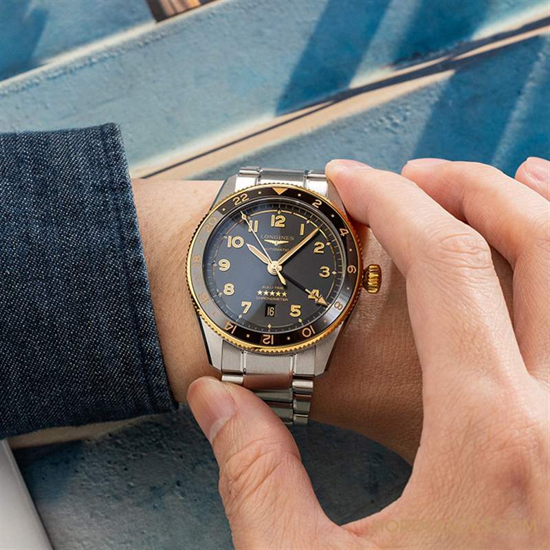 LONGINES - 為此地與彼時(shí)，都鍍上Golden Hour：浪琴表Spirit Zulu Time，新增18K黃金細(xì)節(jié)